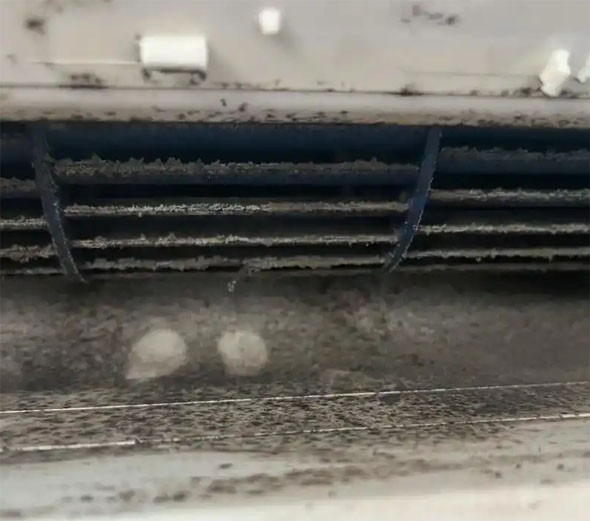 柳州市空调吹的风有股烧焦味是怎么回事